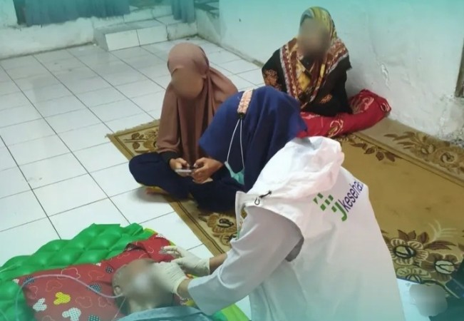 Ilustrasi pasukan putih DKI Jakarta memberikan pelayanan kesehatan kepada masyarakat. [Instagram]